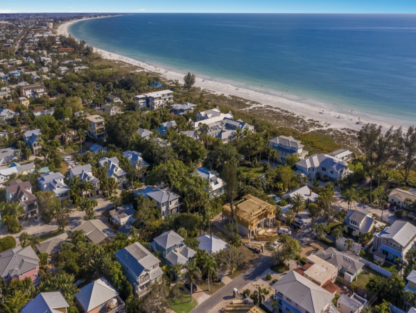 Six Bedroom Luxury Vacation Rental Anna Maria with Pool